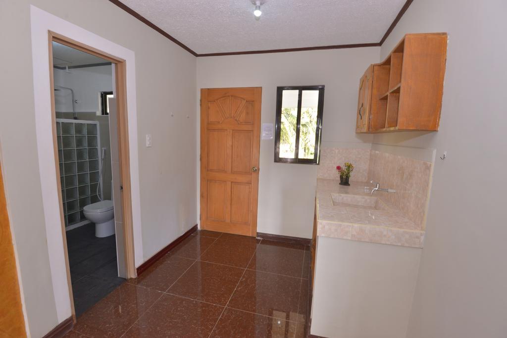 Lanas Beach Resort Romblon Island Habitación foto