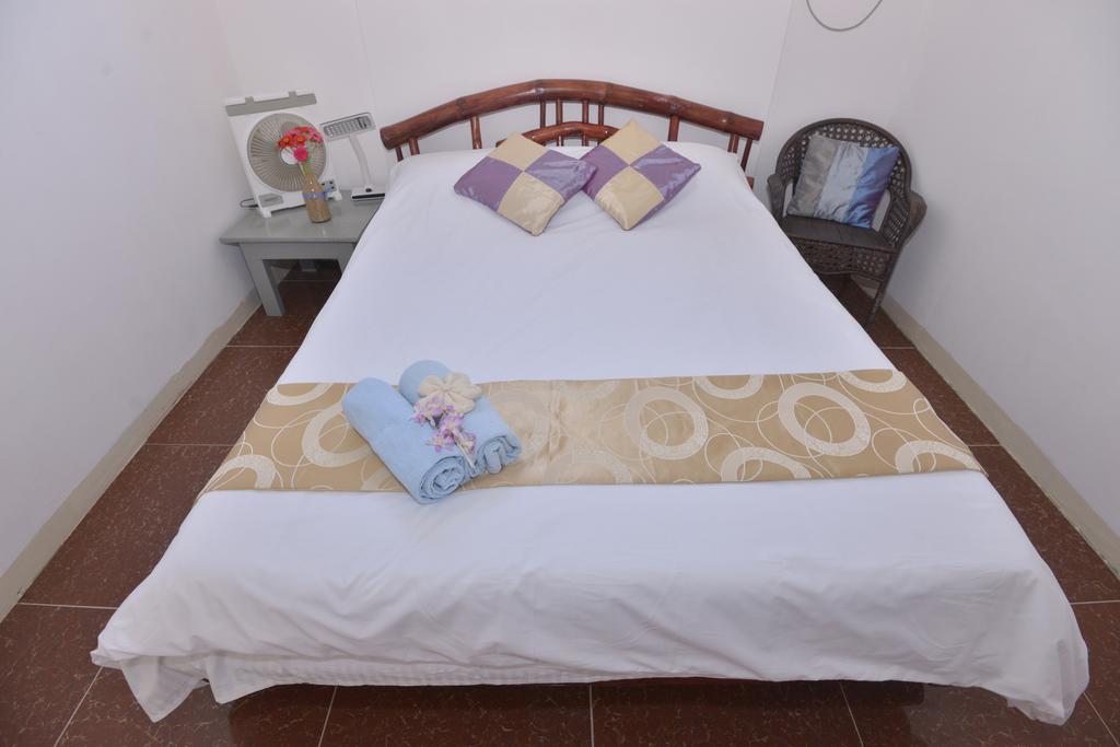 Lanas Beach Resort Romblon Island Habitación foto