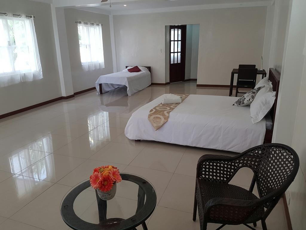 Lanas Beach Resort Romblon Island Habitación foto